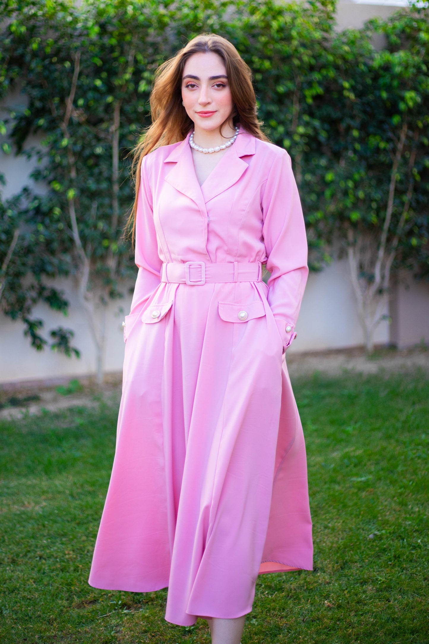 Robe Longue Croisée Rose Poudré – Élégance Intemporelle